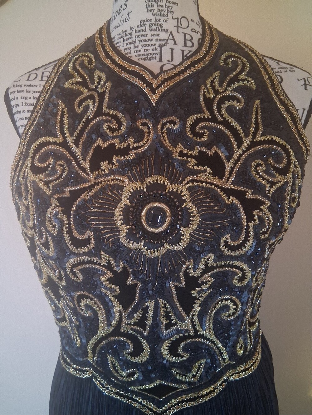 Mary McFadden Couture Embellished Black Plisse Halter Gown Size 6  P2P 161/2 - Picture 6 of 12
